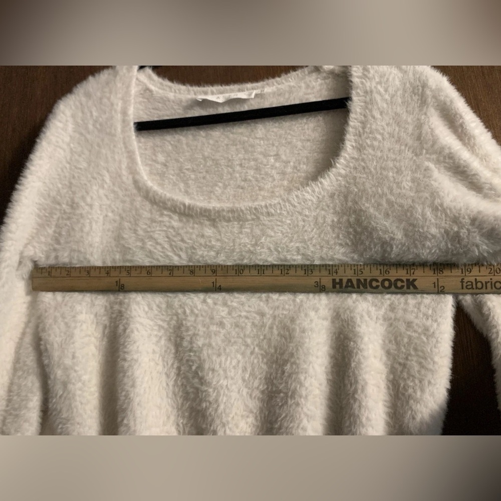 Astr The Label Anthropology Fuzzy White Scoop Neck Sweater - Picture 3 of 10